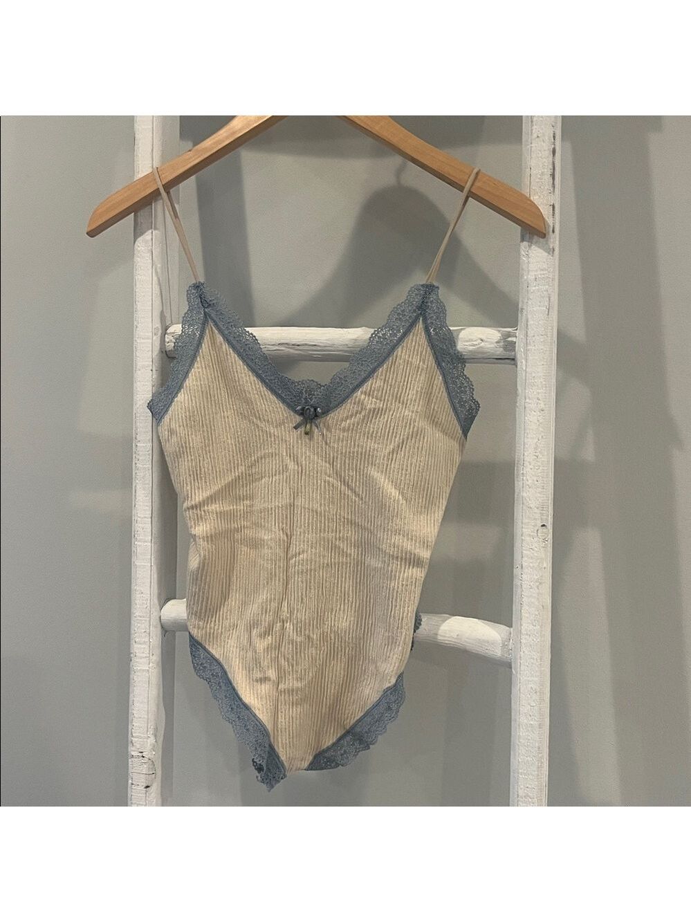 Out from under urban outfitters Cream and Blue Lace Trim cami Bodysuit large - Picture 3 of 7